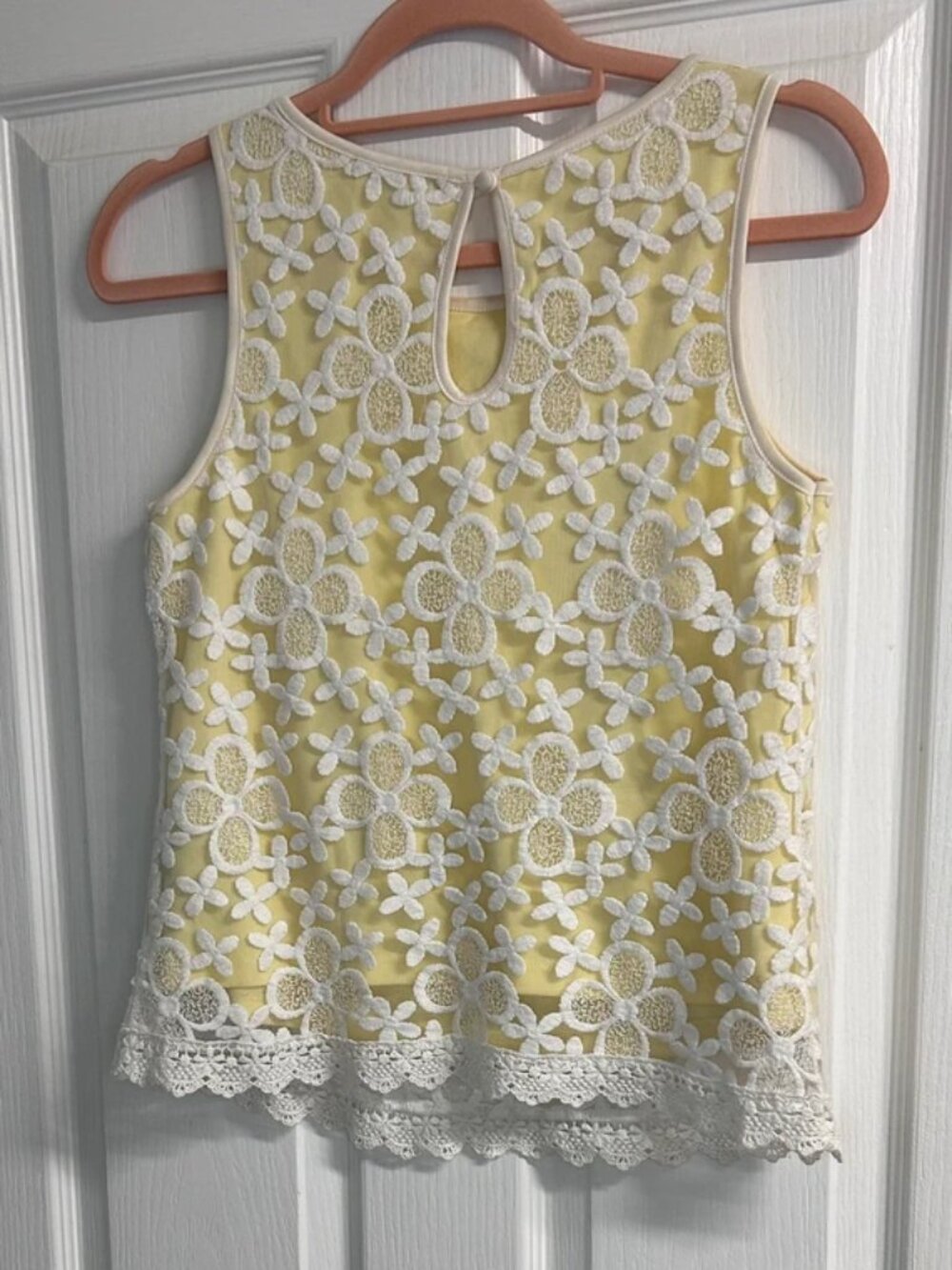 Suzy Shier Womens Yellow Floral Lace Sleeveless Blouse Tank - Picture 2 of 5